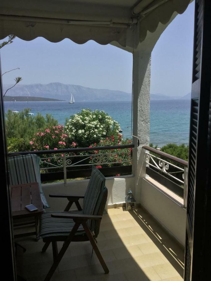 Lefkada Beachfront Apartment Nikiana Bagian luar foto