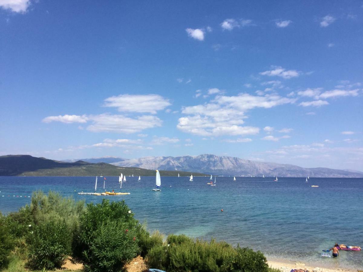 Lefkada Beachfront Apartment Nikiana Bagian luar foto