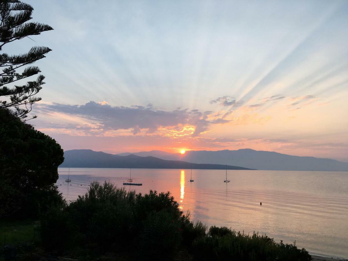 Lefkada Beachfront Apartment Nikiana Bagian luar foto